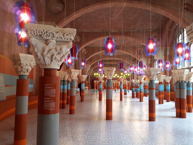 Light installation by Jorge Pardo using Romanesque statues